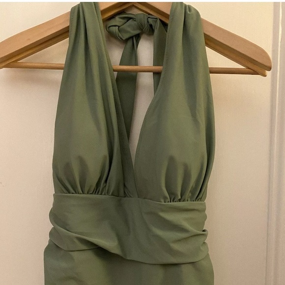 CUPSHE Women's XXL One Piece Halter Deep V-Neck Swimsuit Tummy Control Green NEW - Picture 1 of 11
